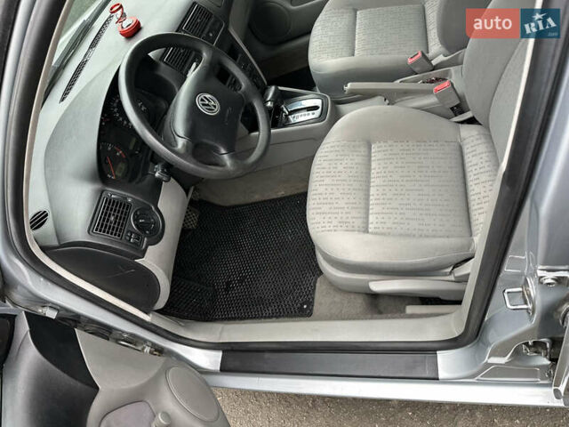 Серый Фольксваген Гольф, объемом двигателя 1.6 л и пробегом 148 тыс. км за 4950 $, фото 19 на Automoto.ua