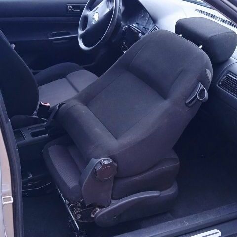 Серый Фольксваген Гольф, объемом двигателя 1.4 л и пробегом 198 тыс. км за 3800 $, фото 11 на Automoto.ua