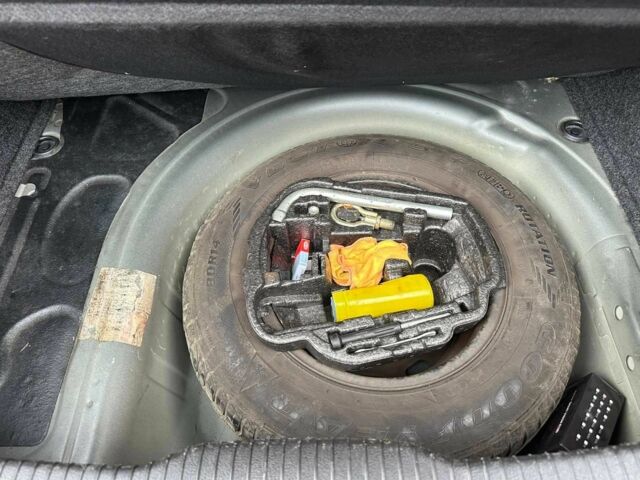 Серый Фольксваген Гольф, объемом двигателя 1.4 л и пробегом 246 тыс. км за 4600 $, фото 12 на Automoto.ua