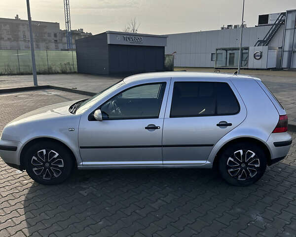 Серый Фольксваген Гольф, объемом двигателя 1.6 л и пробегом 205 тыс. км за 4800 $, фото 3 на Automoto.ua