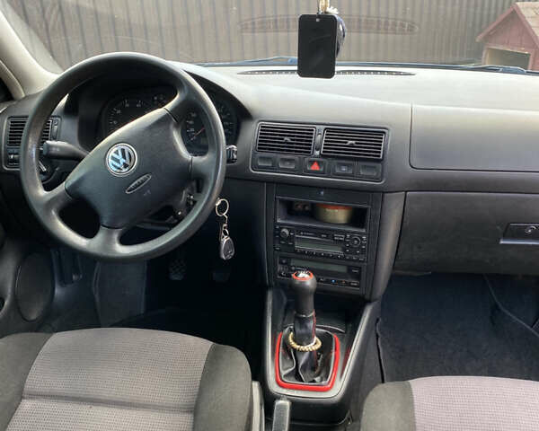 Серый Фольксваген Гольф, объемом двигателя 1.6 л и пробегом 206 тыс. км за 4000 $, фото 4 на Automoto.ua