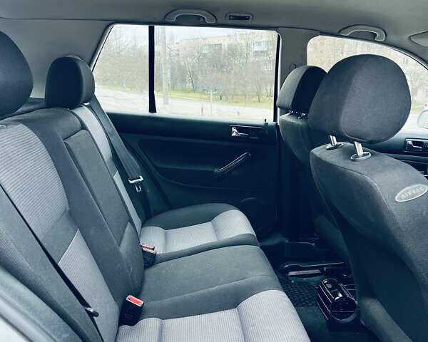 Серый Фольксваген Гольф, объемом двигателя 1.6 л и пробегом 316 тыс. км за 3350 $, фото 21 на Automoto.ua