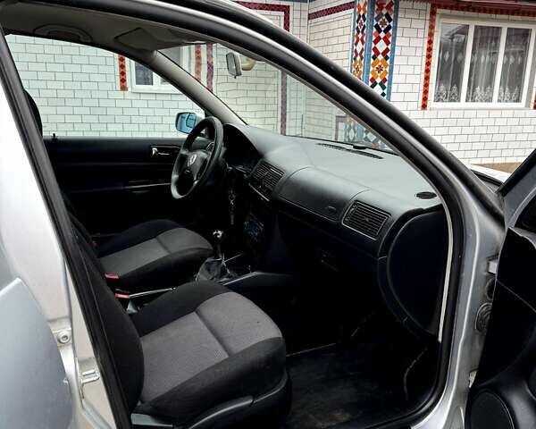 Серый Фольксваген Гольф, объемом двигателя 1.6 л и пробегом 205 тыс. км за 3399 $, фото 11 на Automoto.ua