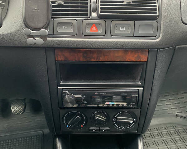 Серый Фольксваген Гольф, объемом двигателя 1.39 л и пробегом 170 тыс. км за 4500 $, фото 13 на Automoto.ua