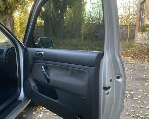 Серый Фольксваген Гольф, объемом двигателя 1.9 л и пробегом 320 тыс. км за 3750 $, фото 20 на Automoto.ua