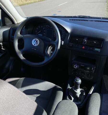 Серый Фольксваген Гольф, объемом двигателя 1.6 л и пробегом 252 тыс. км за 4500 $, фото 6 на Automoto.ua