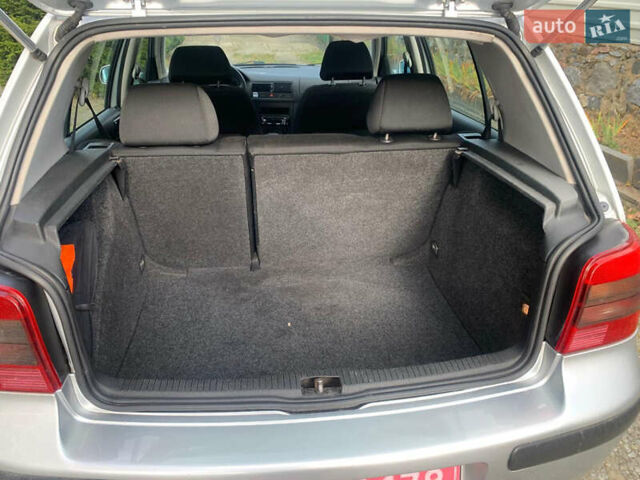 Серый Фольксваген Гольф, объемом двигателя 1.6 л и пробегом 240 тыс. км за 5099 $, фото 11 на Automoto.ua