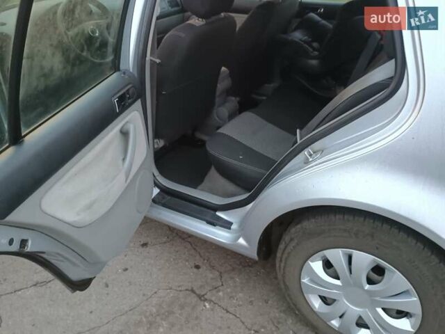 Сірий Фольксваген Гольф, об'ємом двигуна 1.39 л та пробігом 238 тис. км за 3500 $, фото 20 на Automoto.ua