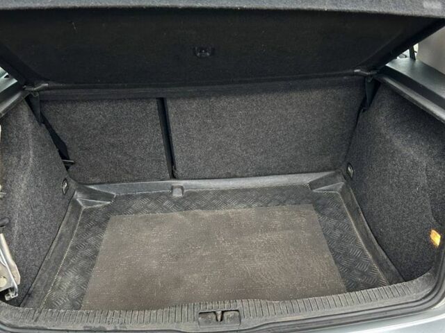 Серый Фольксваген Гольф, объемом двигателя 1.4 л и пробегом 239 тыс. км за 3800 $, фото 5 на Automoto.ua