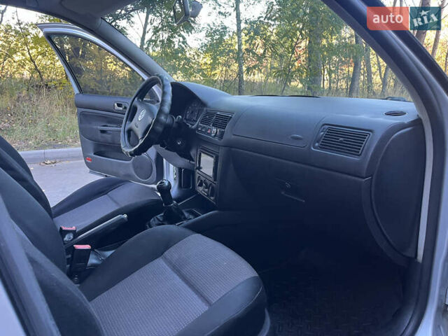 Серый Фольксваген Гольф, объемом двигателя 1.4 л и пробегом 295 тыс. км за 4100 $, фото 25 на Automoto.ua