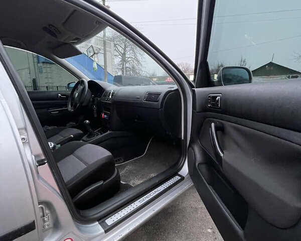 Серый Фольксваген Гольф, объемом двигателя 1.6 л и пробегом 236 тыс. км за 4599 $, фото 9 на Automoto.ua