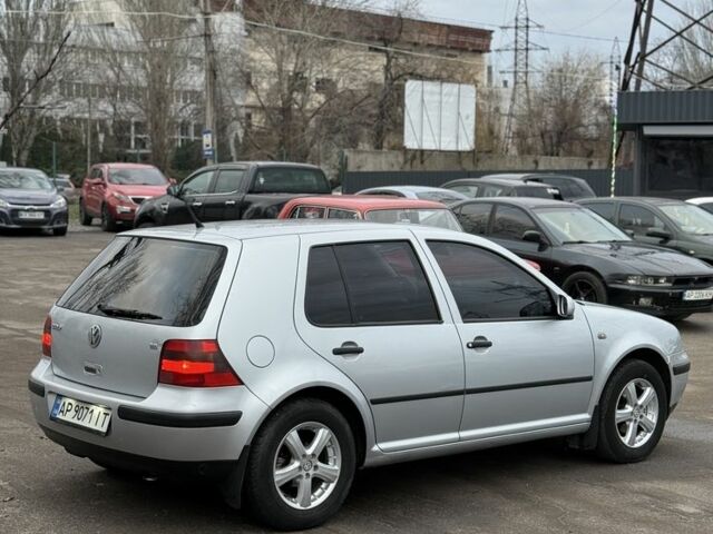 Серый Фольксваген Гольф, объемом двигателя 1.6 л и пробегом 300 тыс. км за 3800 $, фото 3 на Automoto.ua