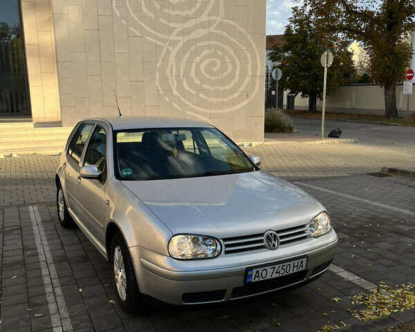 Серый Фольксваген Гольф, объемом двигателя 1.6 л и пробегом 260 тыс. км за 4400 $, фото 5 на Automoto.ua