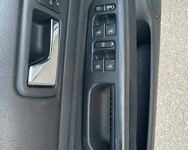 Серый Фольксваген Гольф, объемом двигателя 1.6 л и пробегом 155 тыс. км за 4800 $, фото 14 на Automoto.ua