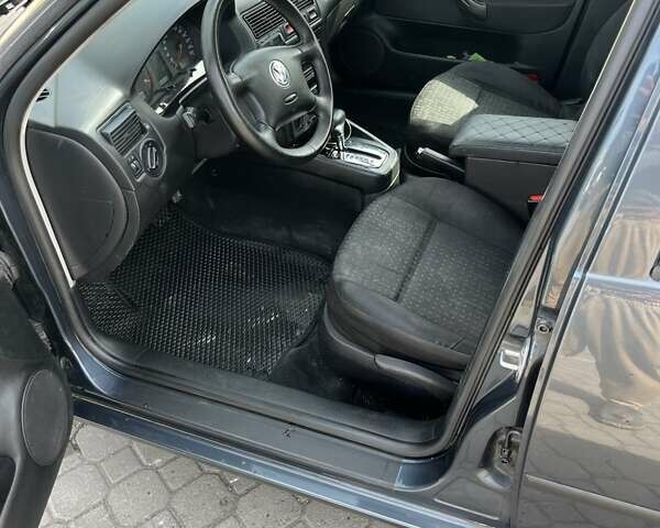 Серый Фольксваген Гольф, объемом двигателя 1.6 л и пробегом 190 тыс. км за 5000 $, фото 2 на Automoto.ua