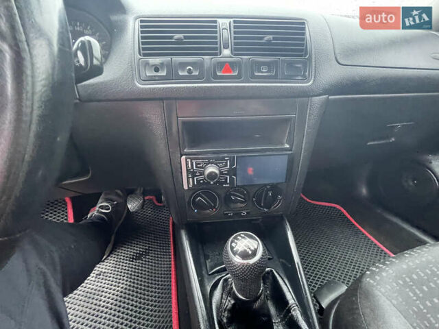 Серый Фольксваген Гольф, объемом двигателя 1.6 л и пробегом 338 тыс. км за 3000 $, фото 4 на Automoto.ua