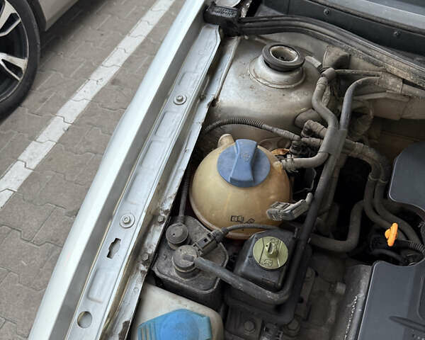 Серый Фольксваген Гольф, объемом двигателя 1.6 л и пробегом 231 тыс. км за 4199 $, фото 29 на Automoto.ua