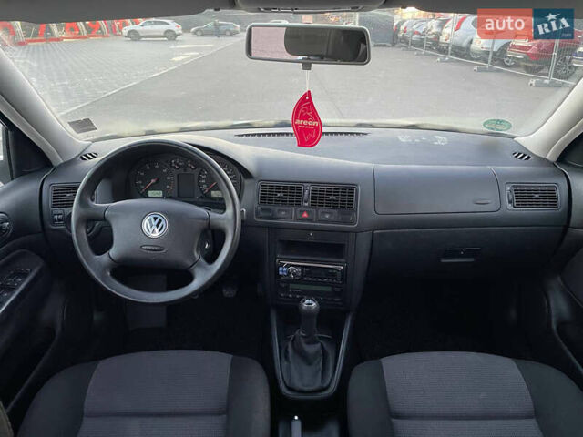 Серый Фольксваген Гольф, объемом двигателя 1.6 л и пробегом 155 тыс. км за 4800 $, фото 17 на Automoto.ua