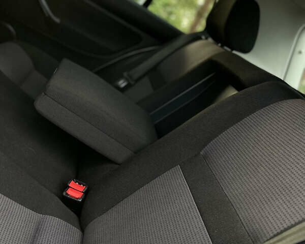 Сірий Фольксваген Гольф, об'ємом двигуна 1.6 л та пробігом 200 тис. км за 4399 $, фото 40 на Automoto.ua