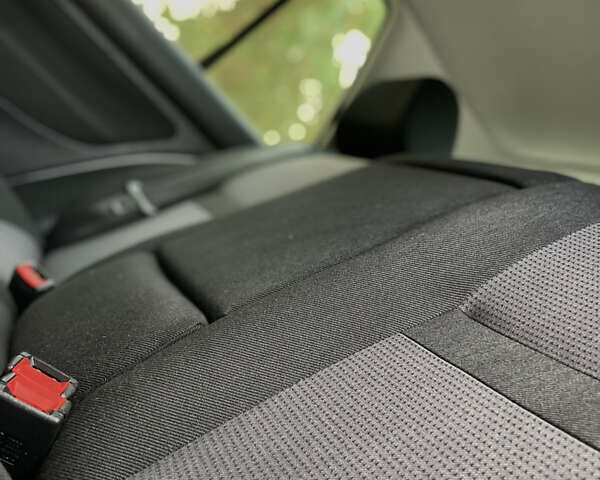 Сірий Фольксваген Гольф, об'ємом двигуна 1.6 л та пробігом 200 тис. км за 4399 $, фото 75 на Automoto.ua