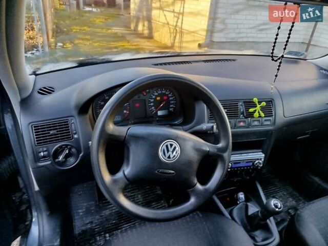 Серый Фольксваген Гольф, объемом двигателя 1.6 л и пробегом 115 тыс. км за 3350 $, фото 16 на Automoto.ua