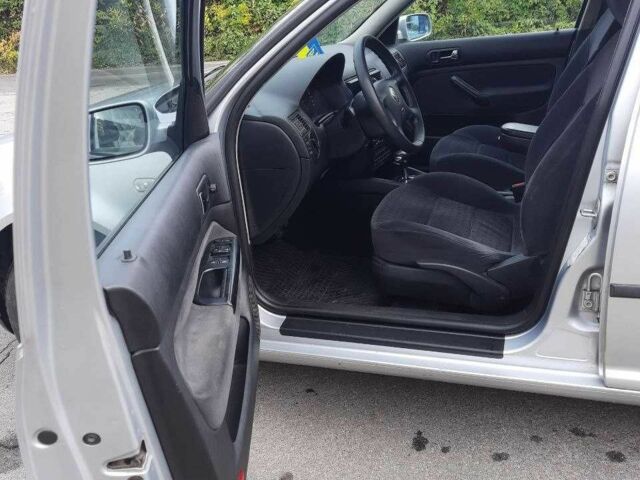 Серый Фольксваген Гольф, объемом двигателя 1.6 л и пробегом 259 тыс. км за 5100 $, фото 12 на Automoto.ua