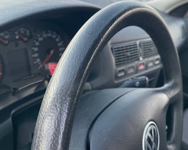 Серый Фольксваген Гольф, объемом двигателя 1.6 л и пробегом 155 тыс. км за 4800 $, фото 23 на Automoto.ua