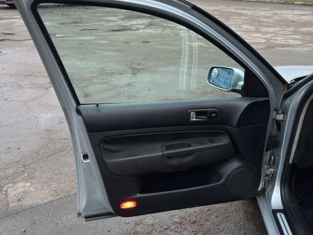 Сірий Фольксваген Гольф, об'ємом двигуна 1.6 л та пробігом 333 тис. км за 3299 $, фото 14 на Automoto.ua