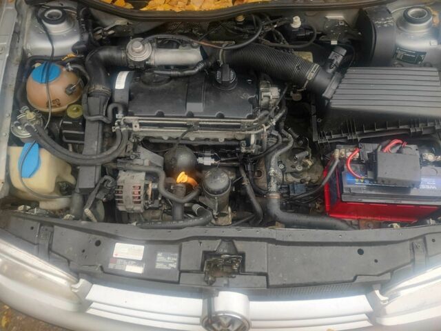 Серый Фольксваген Гольф, объемом двигателя 1.9 л и пробегом 362 тыс. км за 3100 $, фото 5 на Automoto.ua