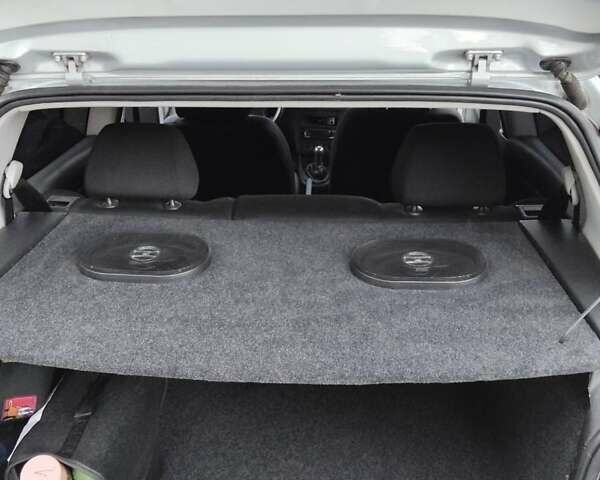 Серый Фольксваген Гольф, объемом двигателя 1.39 л и пробегом 202 тыс. км за 3999 $, фото 19 на Automoto.ua