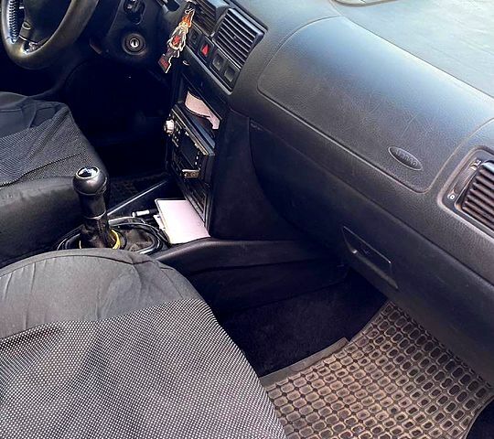 Серый Фольксваген Гольф, объемом двигателя 1.9 л и пробегом 488 тыс. км за 4500 $, фото 4 на Automoto.ua