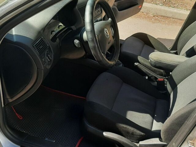 Сірий Фольксваген Гольф, об'ємом двигуна 1.6 л та пробігом 243 тис. км за 5300 $, фото 10 на Automoto.ua