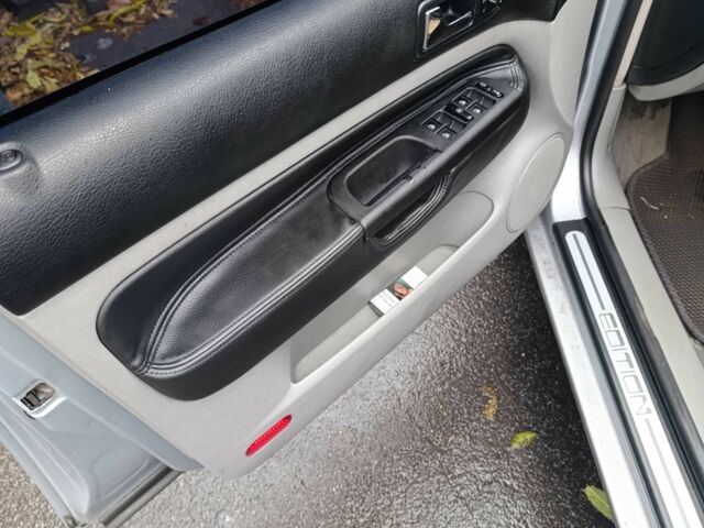 Серый Фольксваген Гольф, объемом двигателя 1.6 л и пробегом 356 тыс. км за 3300 $, фото 4 на Automoto.ua