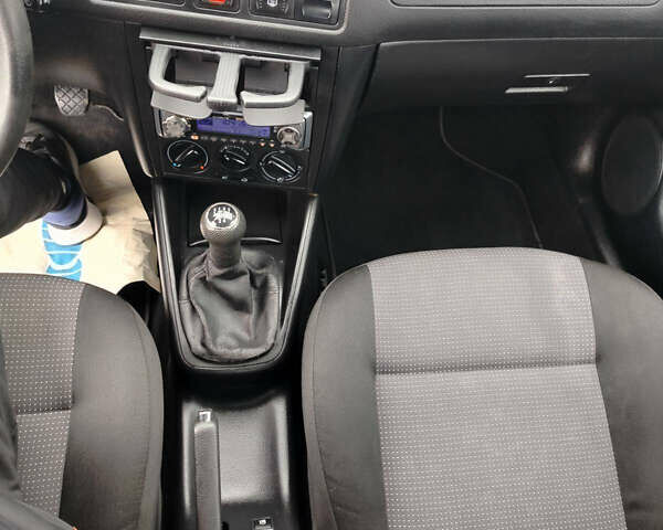 Серый Фольксваген Гольф, объемом двигателя 1.39 л и пробегом 225 тыс. км за 3999 $, фото 14 на Automoto.ua