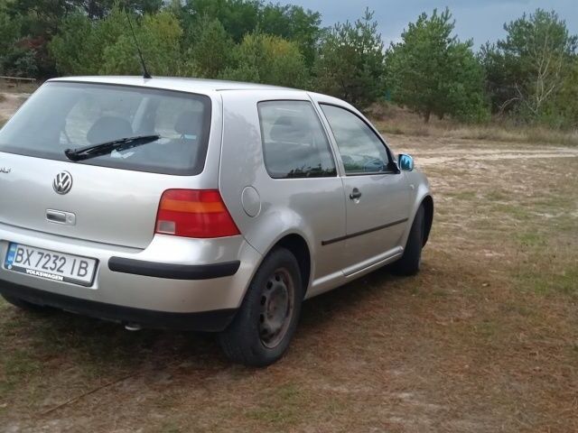 Серый Фольксваген Гольф, объемом двигателя 1.4 л и пробегом 198 тыс. км за 3800 $, фото 3 на Automoto.ua