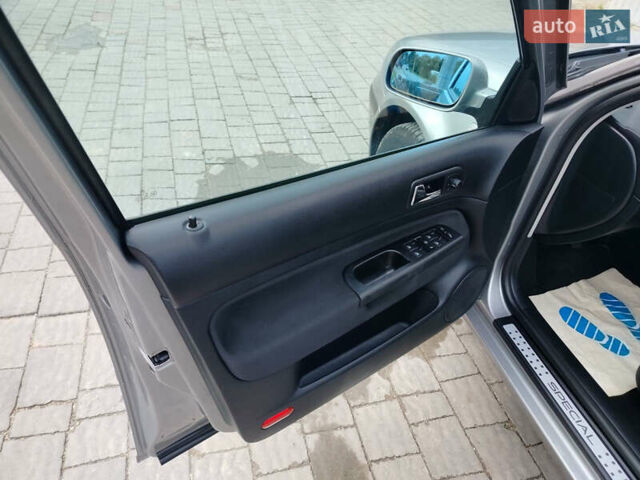 Серый Фольксваген Гольф, объемом двигателя 1.39 л и пробегом 225 тыс. км за 3999 $, фото 10 на Automoto.ua