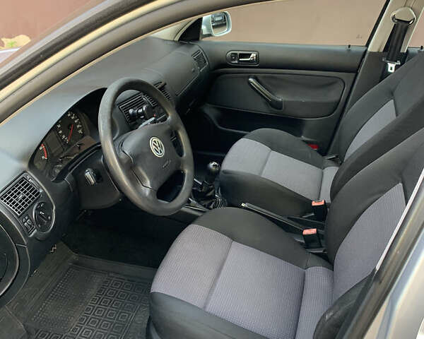 Серый Фольксваген Гольф, объемом двигателя 1.39 л и пробегом 170 тыс. км за 4500 $, фото 11 на Automoto.ua