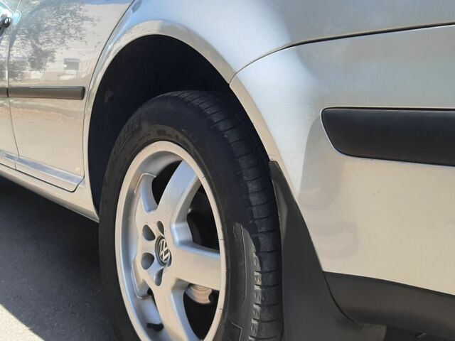 Сірий Фольксваген Гольф, об'ємом двигуна 1.6 л та пробігом 243 тис. км за 5300 $, фото 3 на Automoto.ua