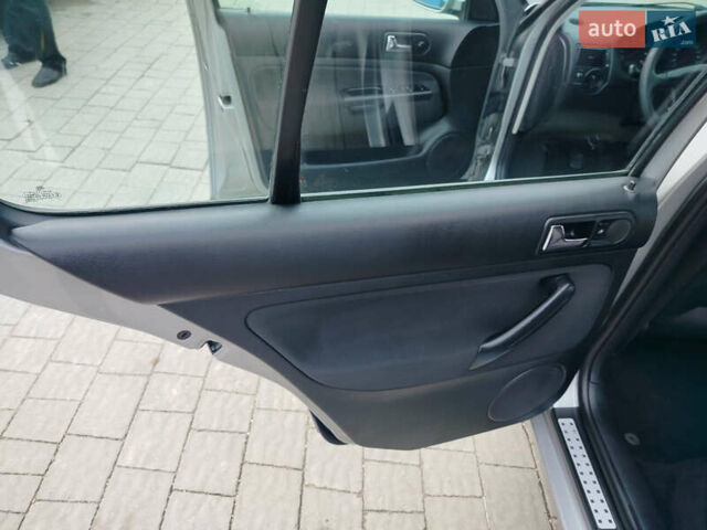 Серый Фольксваген Гольф, объемом двигателя 1.39 л и пробегом 225 тыс. км за 3999 $, фото 13 на Automoto.ua