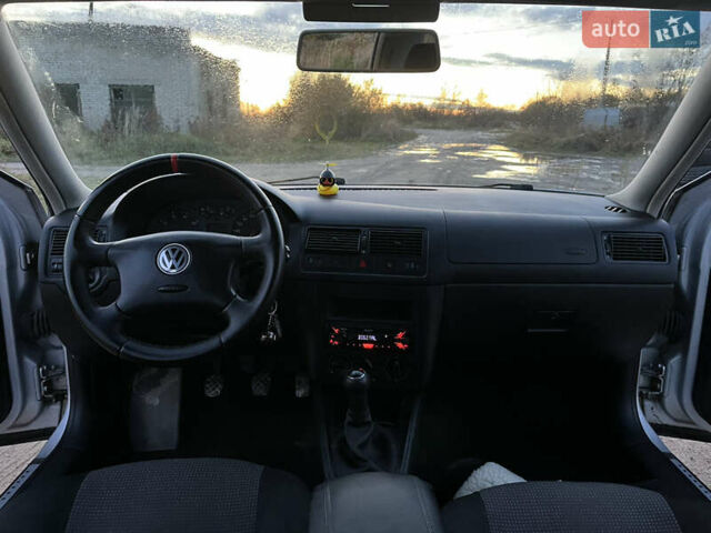 Серый Фольксваген Гольф, объемом двигателя 1.39 л и пробегом 213 тыс. км за 3600 $, фото 6 на Automoto.ua