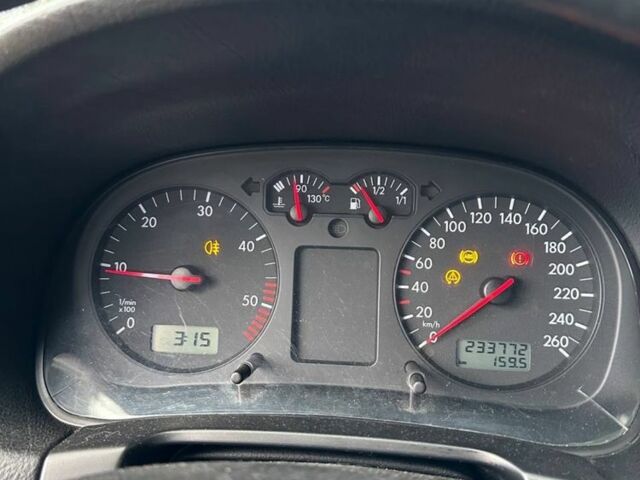 Серый Фольксваген Гольф, объемом двигателя 1.9 л и пробегом 233 тыс. км за 2100 $, фото 7 на Automoto.ua