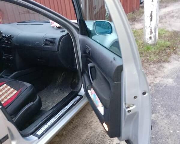 Серый Фольксваген Гольф, объемом двигателя 1.39 л и пробегом 299 тыс. км за 4500 $, фото 23 на Automoto.ua