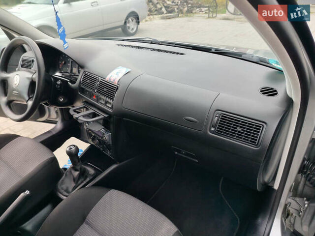 Серый Фольксваген Гольф, объемом двигателя 1.39 л и пробегом 225 тыс. км за 3999 $, фото 20 на Automoto.ua