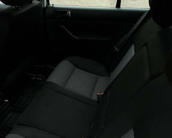 Серый Фольксваген Гольф, объемом двигателя 1.39 л и пробегом 279 тыс. км за 3900 $, фото 17 на Automoto.ua