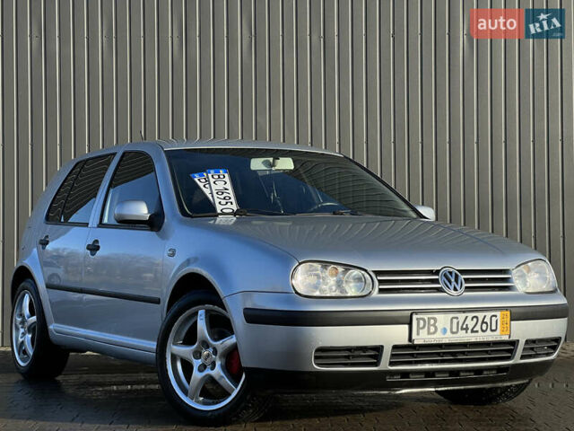 Серый Фольксваген Гольф, объемом двигателя 1.6 л и пробегом 228 тыс. км за 3950 $, фото 1 на Automoto.ua