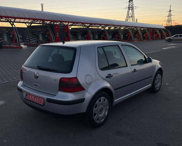 Серый Фольксваген Гольф, объемом двигателя 1.6 л и пробегом 155 тыс. км за 4800 $, фото 4 на Automoto.ua