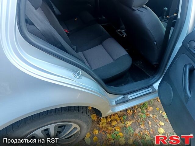 Серый Фольксваген Гольф, объемом двигателя 1.4 л и пробегом 260 тыс. км за 3600 $, фото 3 на Automoto.ua