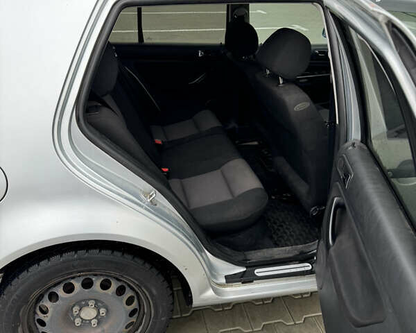 Серый Фольксваген Гольф, объемом двигателя 1.39 л и пробегом 248 тыс. км за 3950 $, фото 8 на Automoto.ua