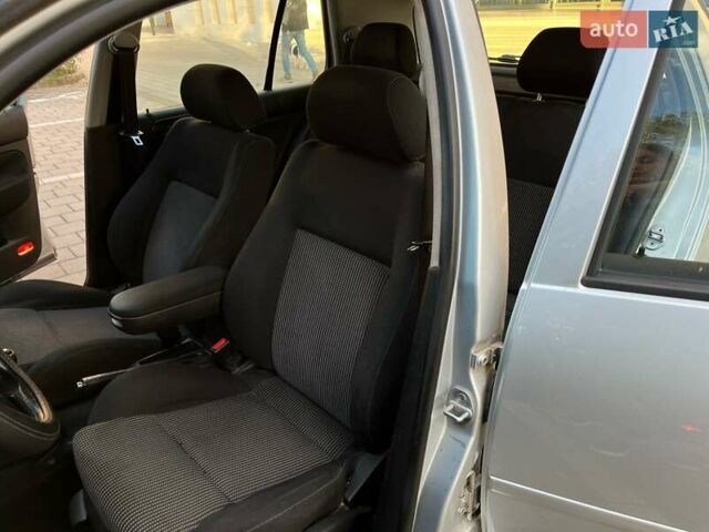 Серый Фольксваген Гольф, объемом двигателя 1.6 л и пробегом 260 тыс. км за 4400 $, фото 9 на Automoto.ua