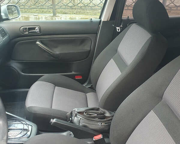 Серый Фольксваген Гольф, объемом двигателя 1.6 л и пробегом 219 тыс. км за 5600 $, фото 11 на Automoto.ua